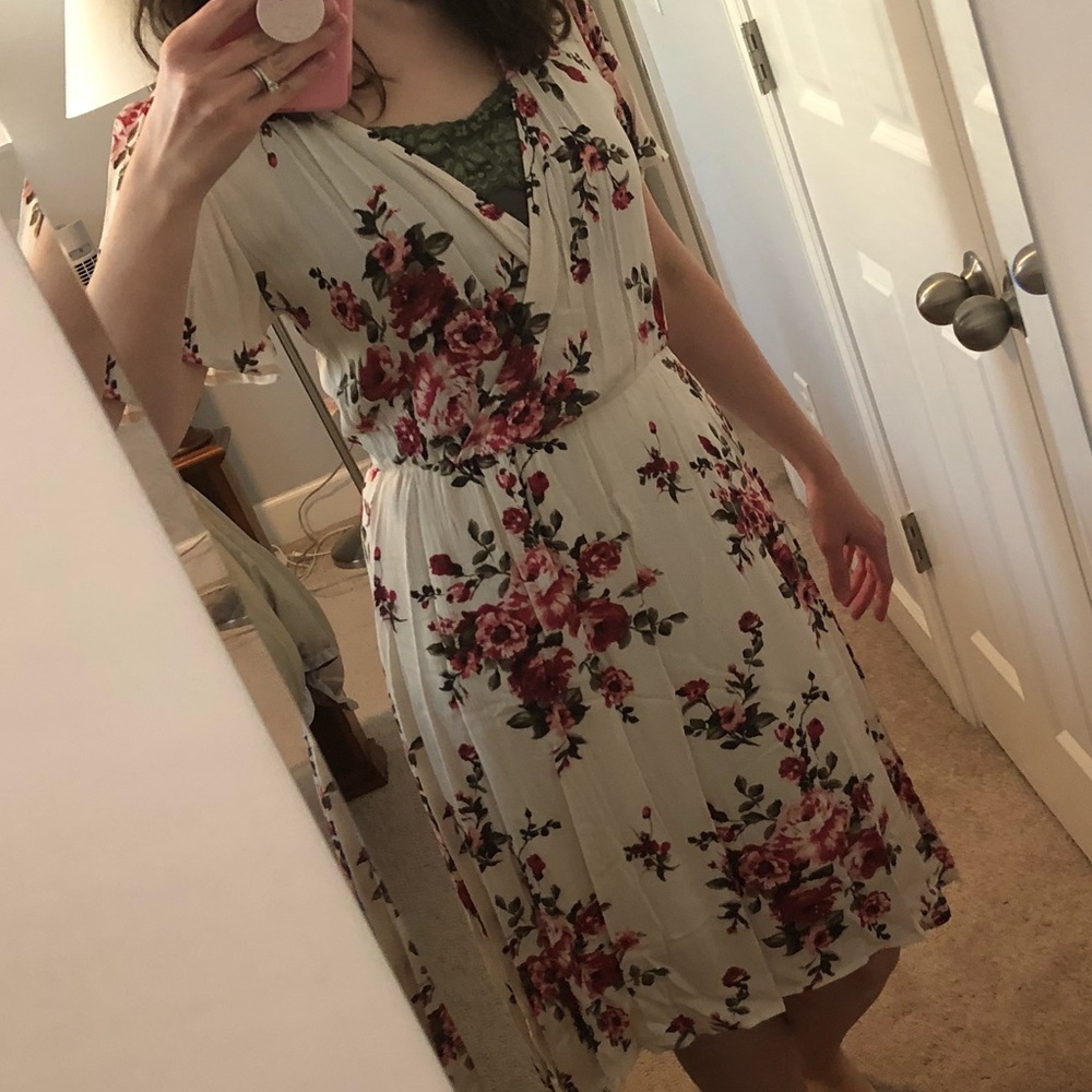 *MUST GO* Beautiful Floral Red Green Design Dress - Picture 5 of 5